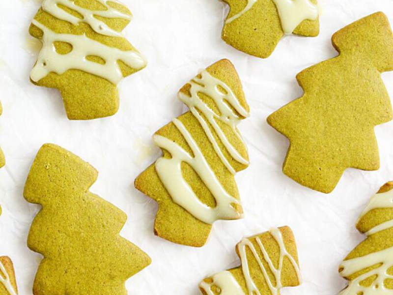 Kruche zielone ciasteczka choinki z Matcha