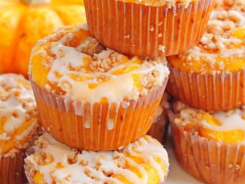 Muffiny dyniowe z kruszonką i lukrem