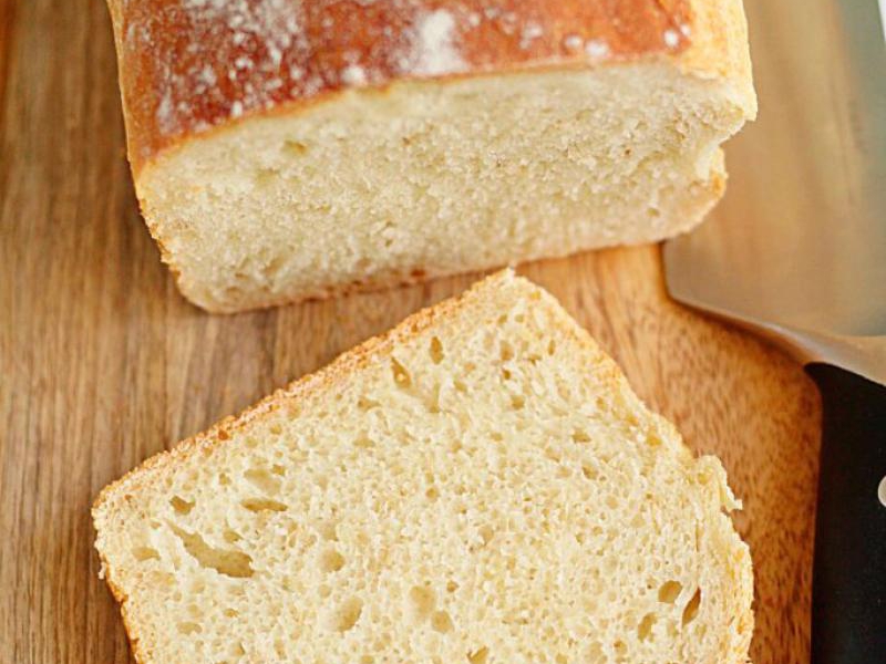 Prosty chleb na drożdżach suszonych – szybki przepis krok po kroku