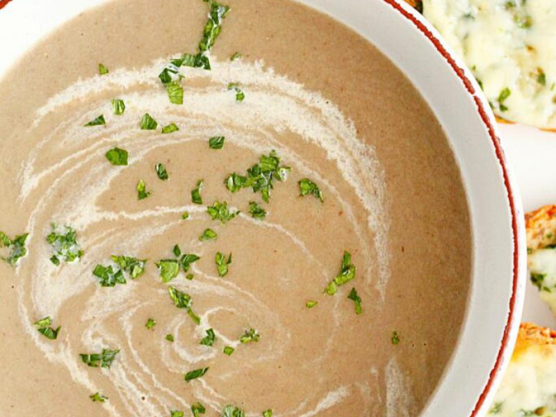 Zupa krem z pieczarek z grzankami