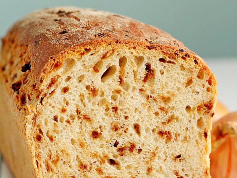 Chleb z prażoną cebulką na drożdżach instant