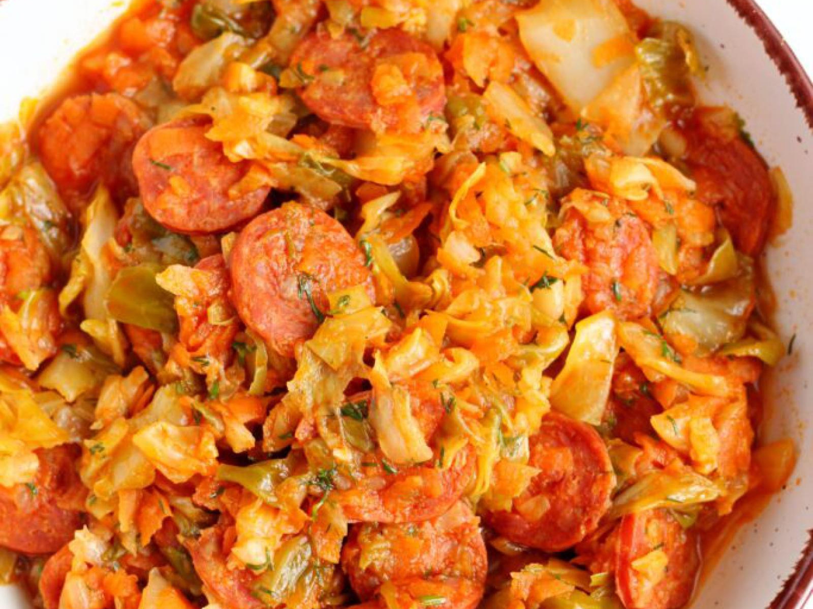 Bigos z młodej kapusty z chorizo