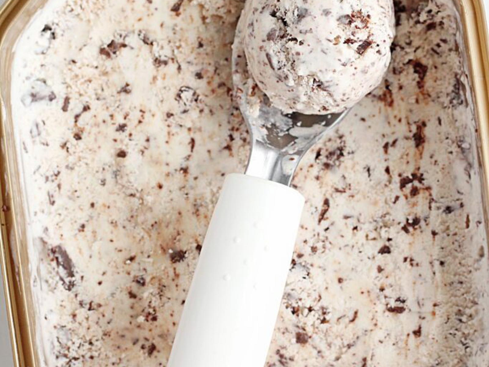 Domowe lody stracciatella z maszynki