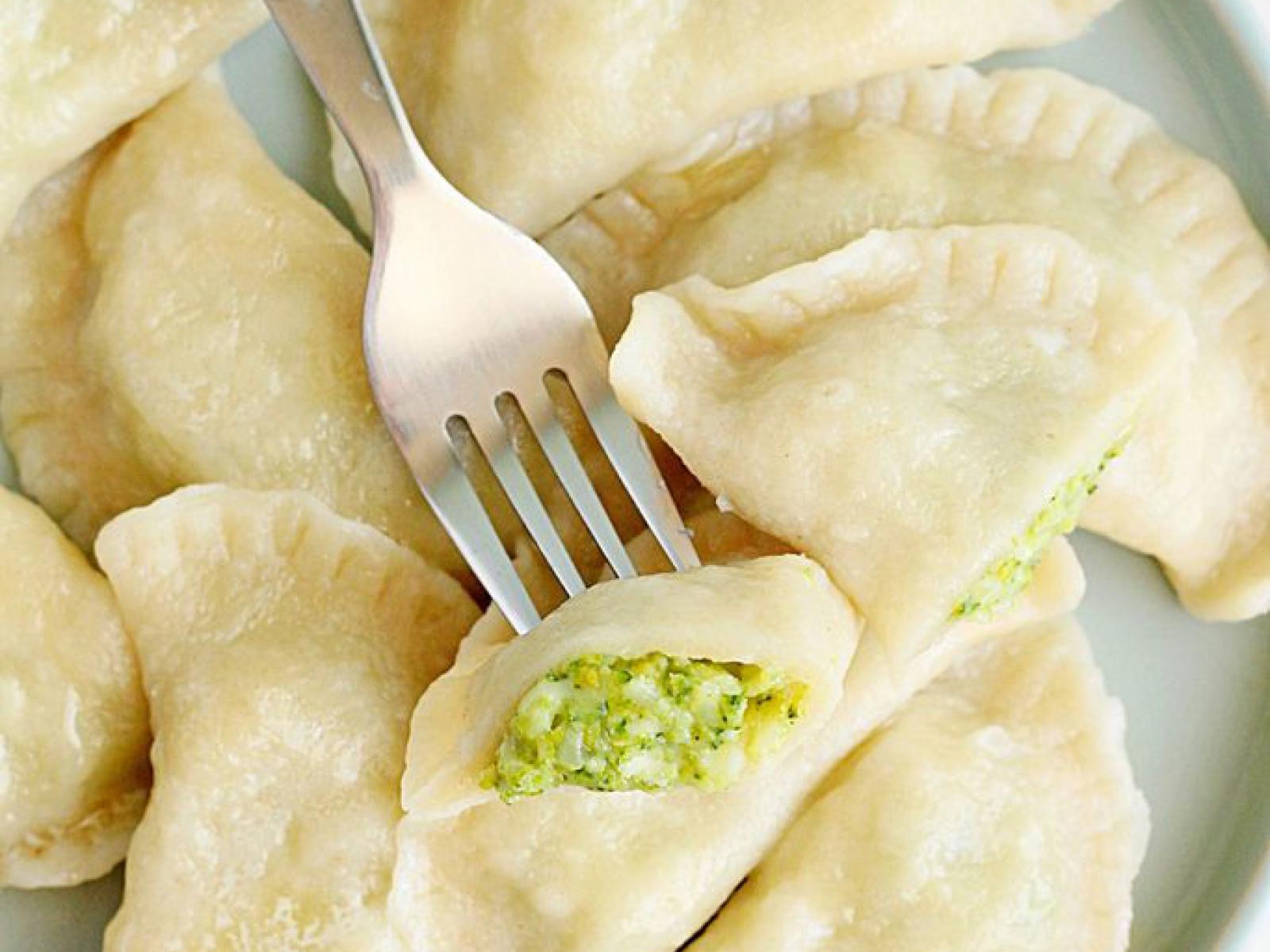 Pierogi z brokułami i serem
