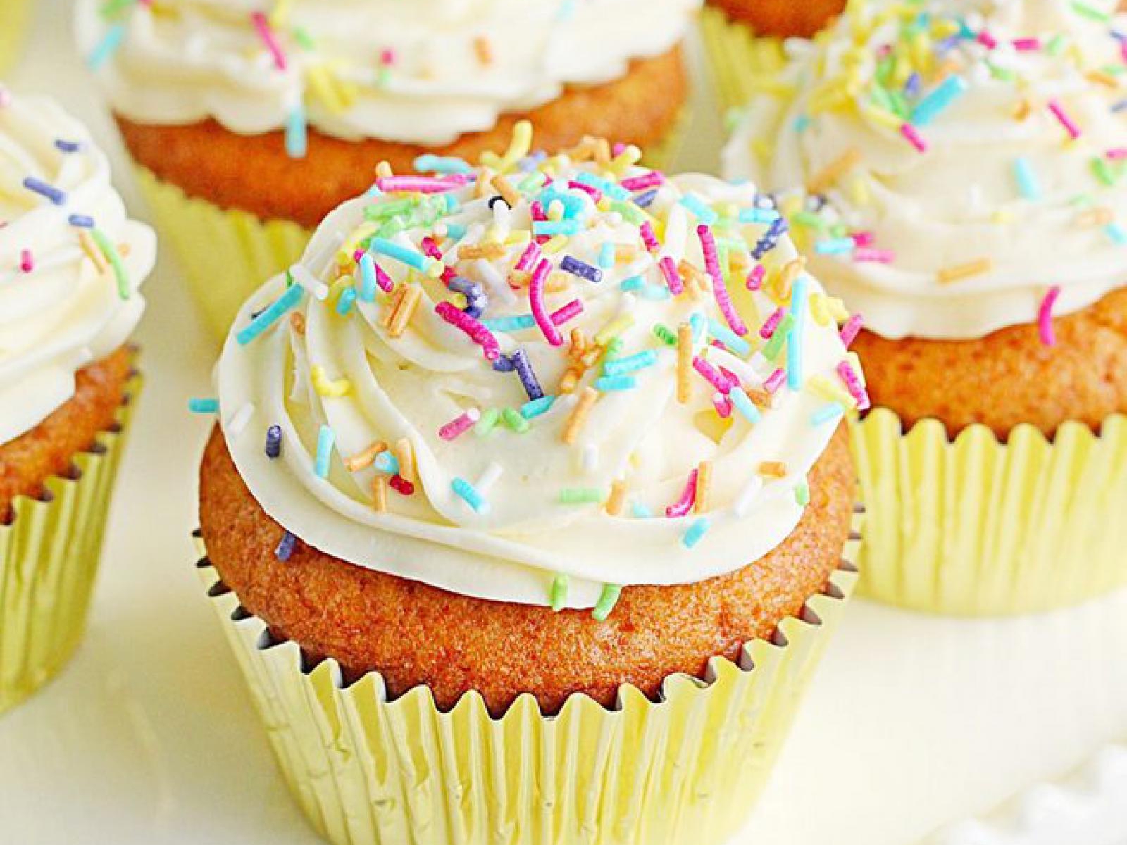 Muffiny urodzinowe z kremem mascarpone