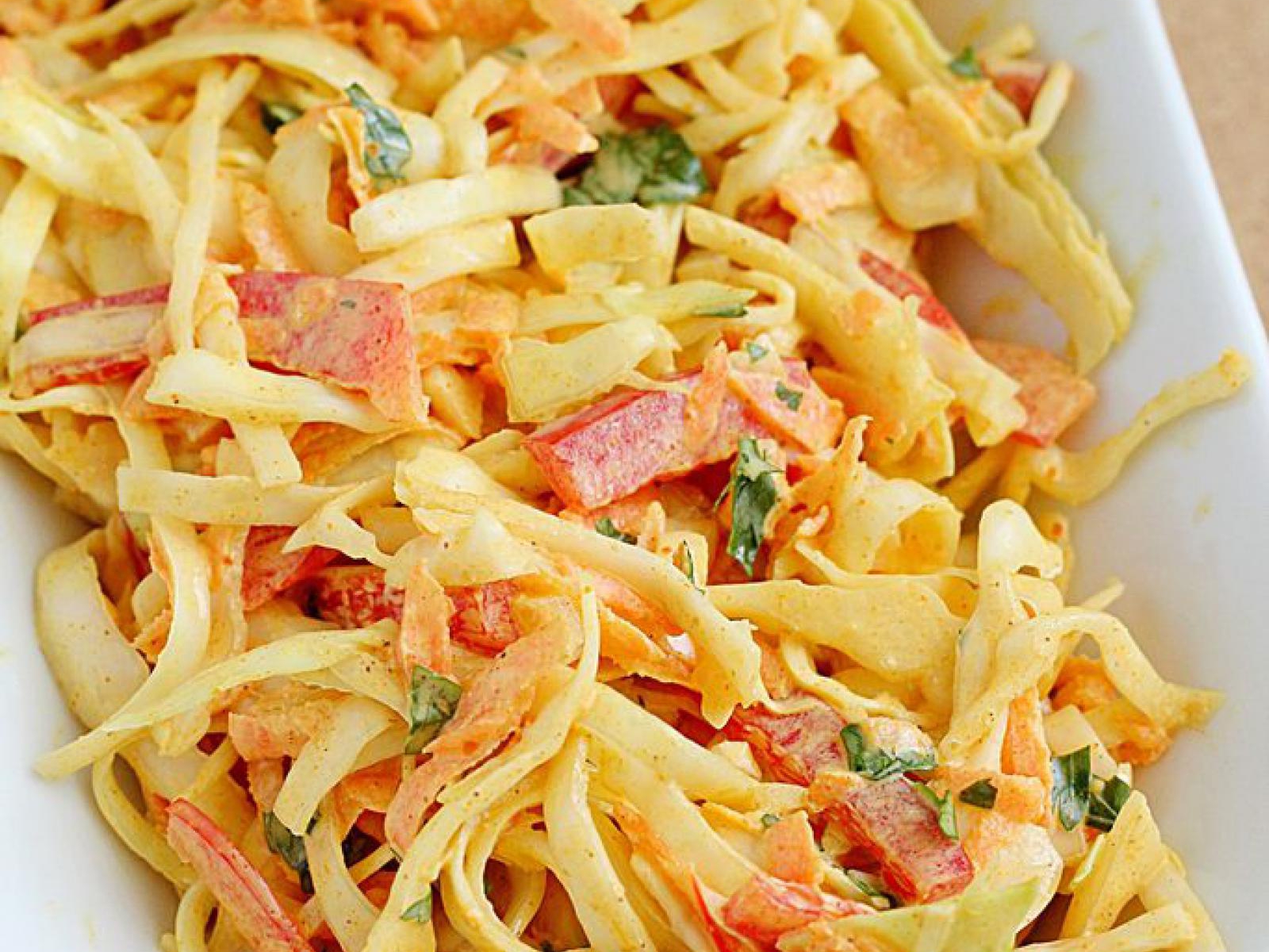 Surówka z białej kapusty z sosem curry