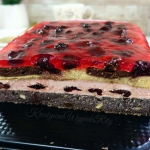 Makowiec z wiśniami