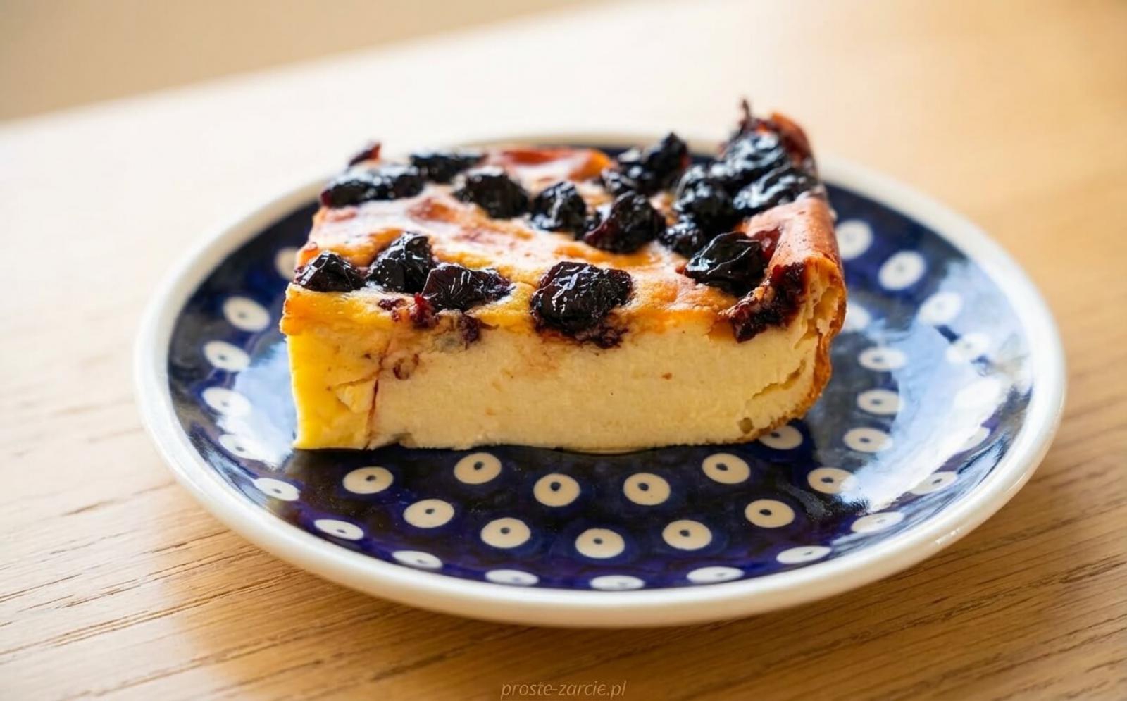 Skyrnik – lekki i puszysty sernik fit z owocami