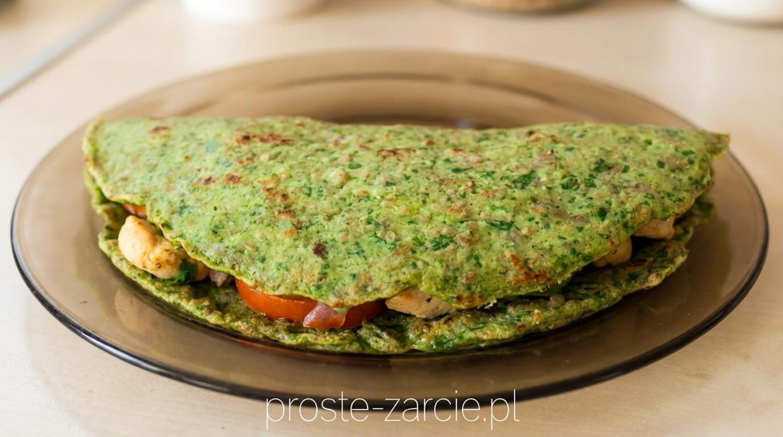 Naleśniki szpinakowe z kurczakiem i pieczonymi warzywami – zdrowy obiad