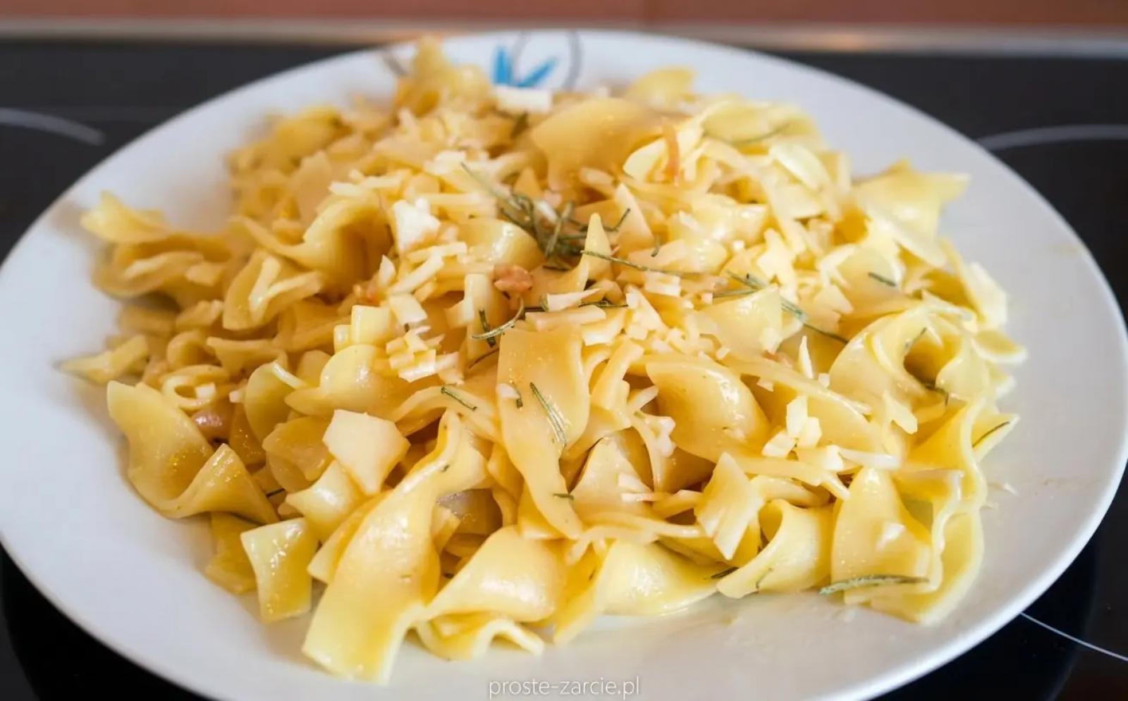 Makaron tagliatelle z rozmarynem – ekspresowy obiad bez mięsa