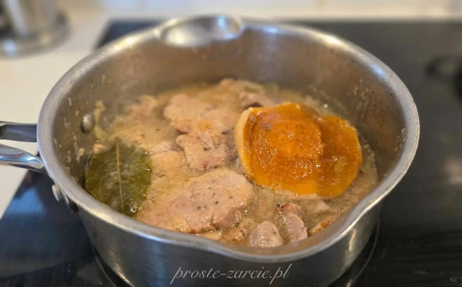 Polędwiczki wieprzowe z prawdziwkami – domowy sposób na kruche mięso