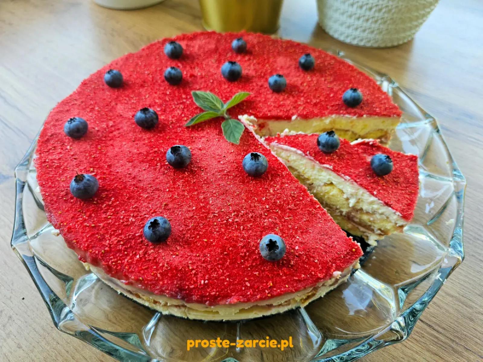 Tiramisu truskawkowe – genialne ciasto bez pieczenia