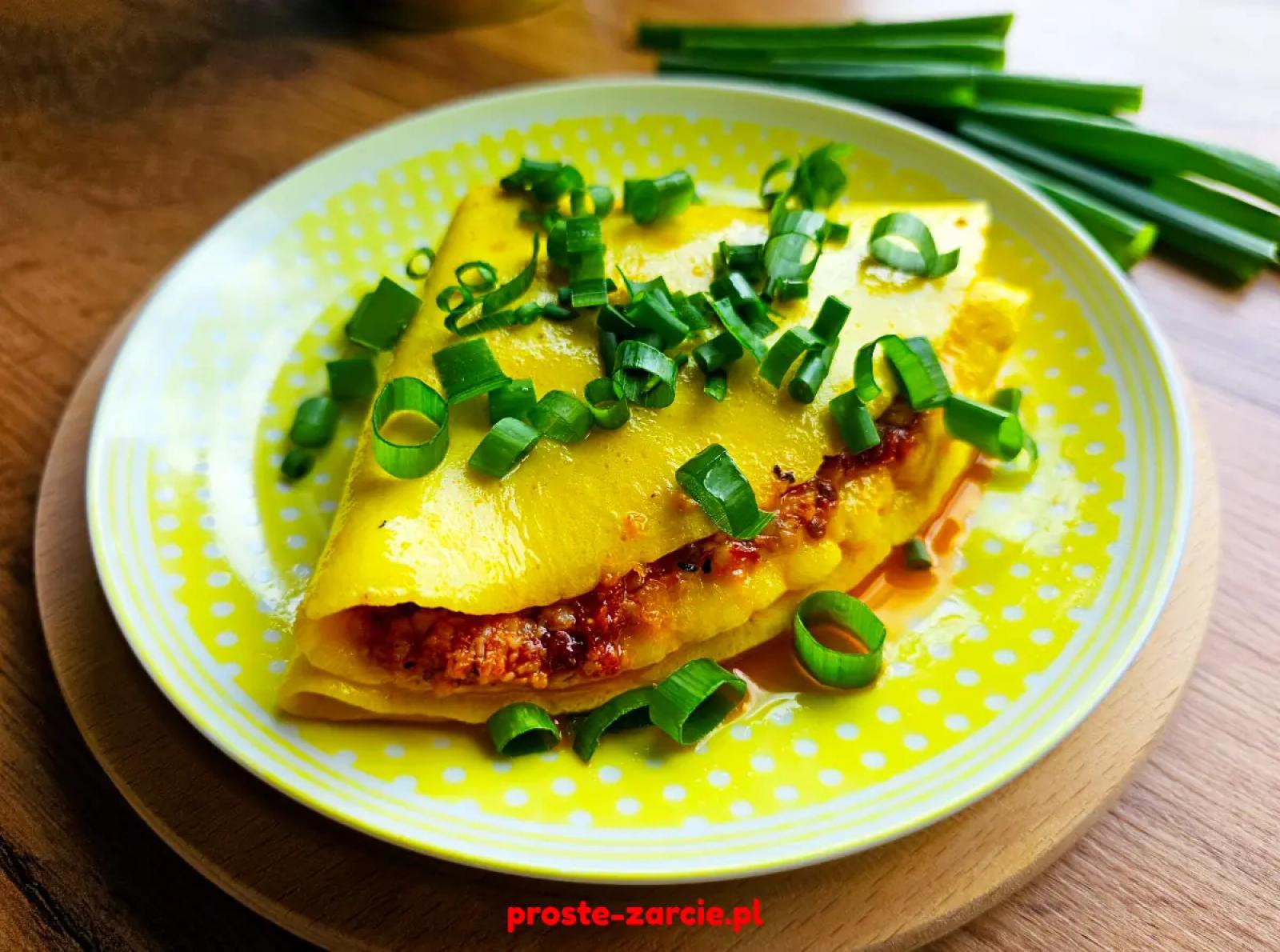 Omlet z suszonymi pomidorami – szybkie i pożywne śniadanie
