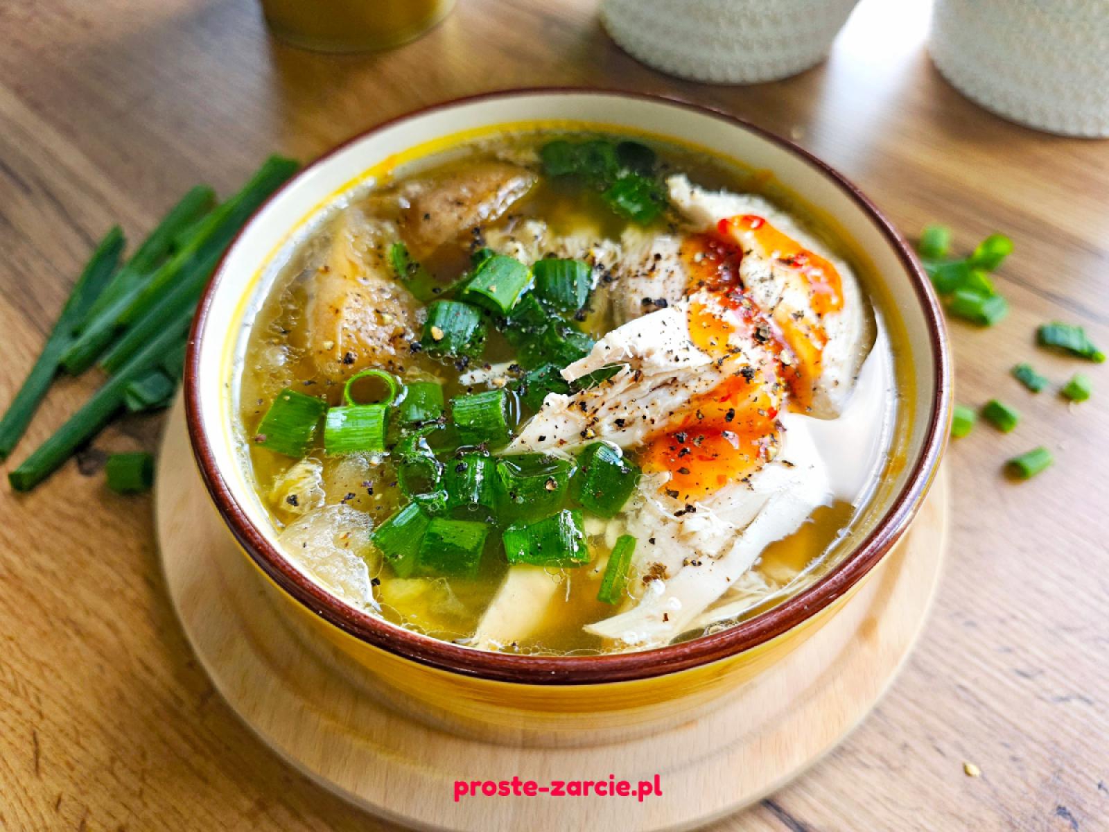 Rosół bez wody (Zupa z kurczaka bez wody) – przepis na danie w stylu ramen
