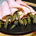 Zielone szparagi w...