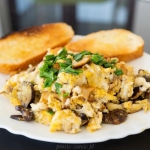 Jajecznica z grzybami...