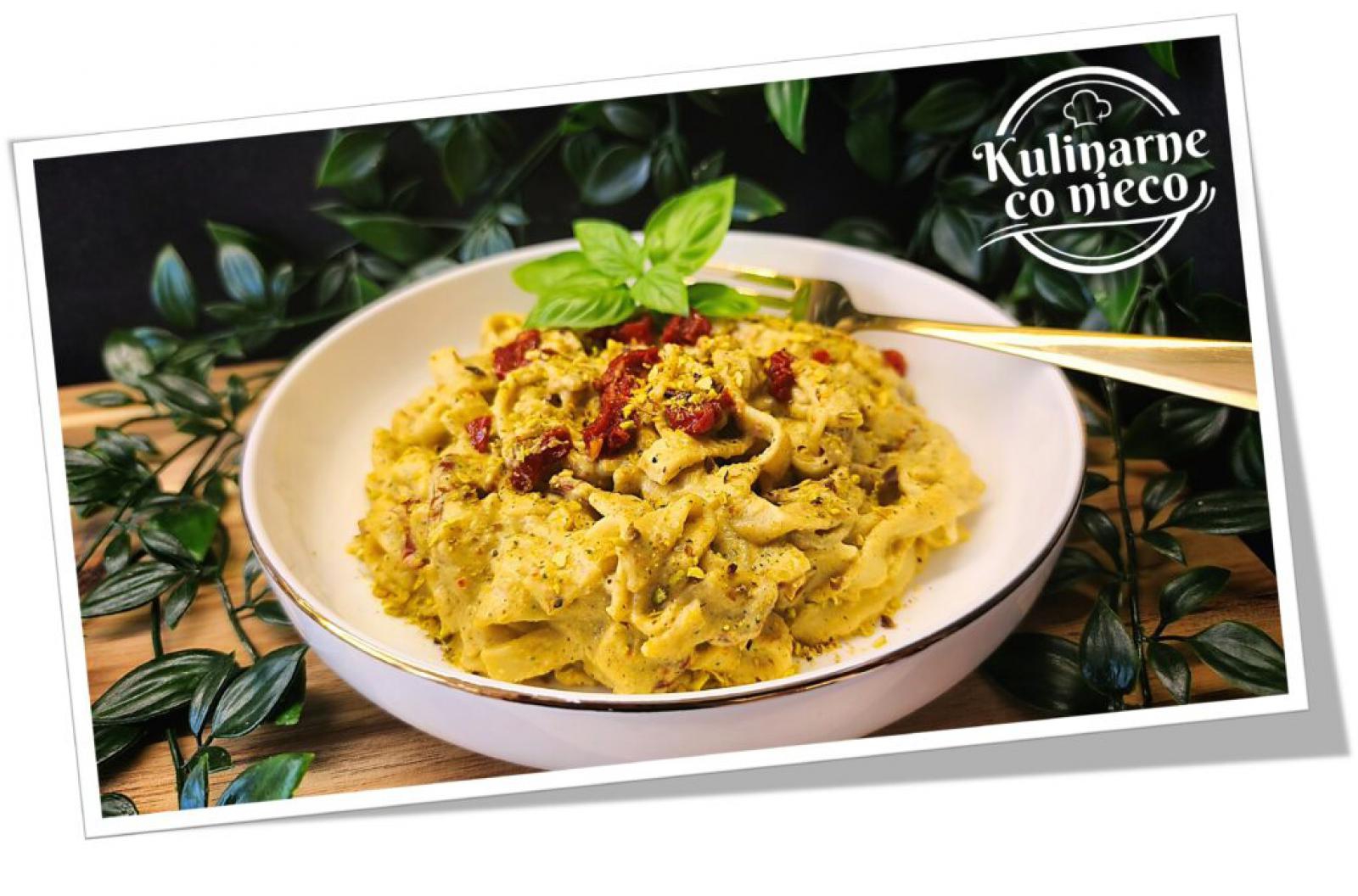 Tagliatelle z Pistacjowym Pesto i Suszonymi Pomidorami