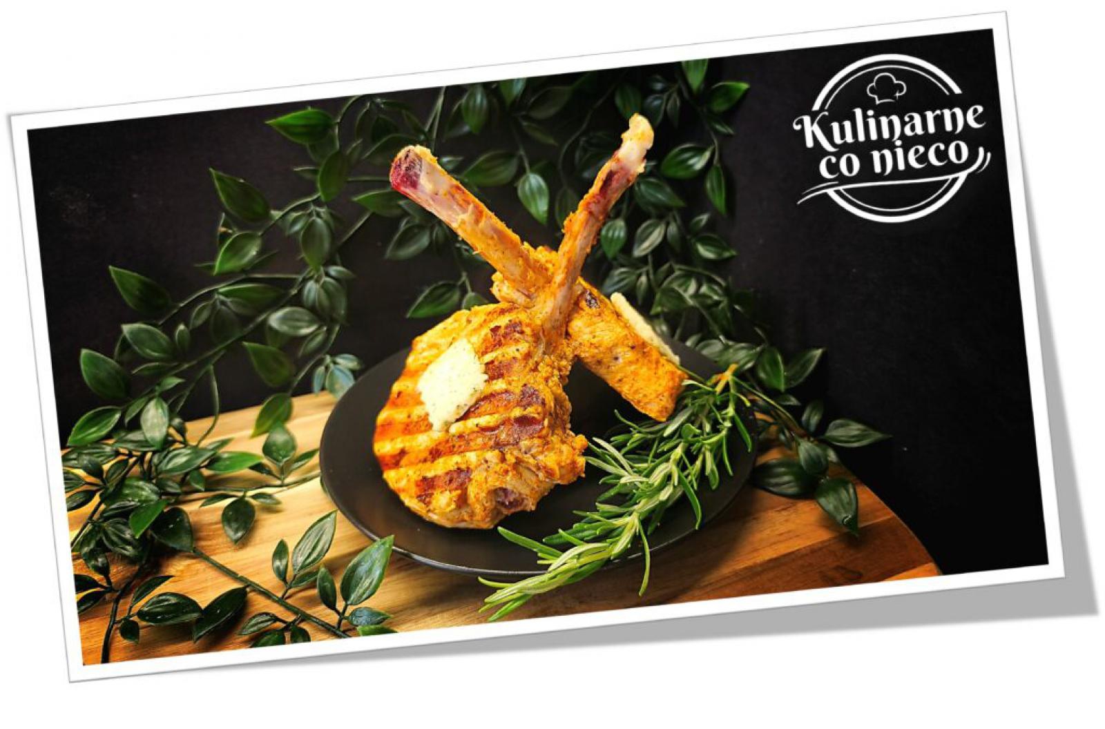 Grillowany Comber Wieprzowy z Masłem Czosnkowo-Ziołowym (Tefal OptiGrill)