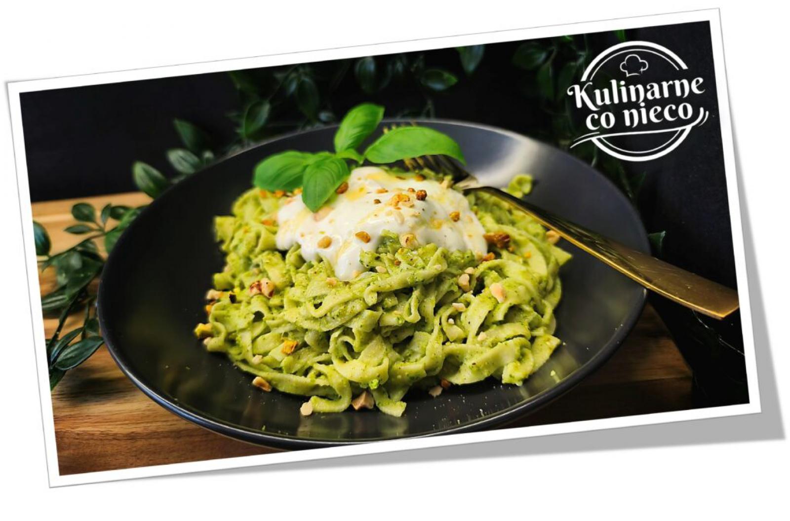 Domowe Linguine z Pesto Pistacjowo-Laskowym i Kremową Ricottą