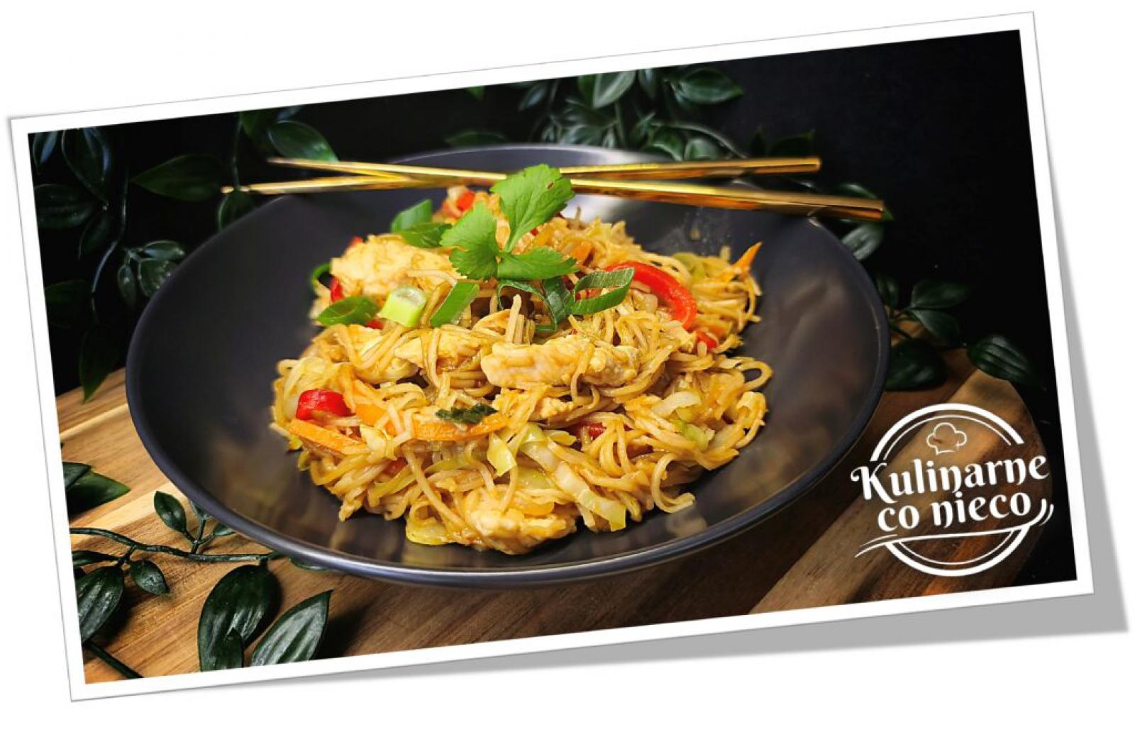 Yakisoba z Kurczakiem i Warzywami