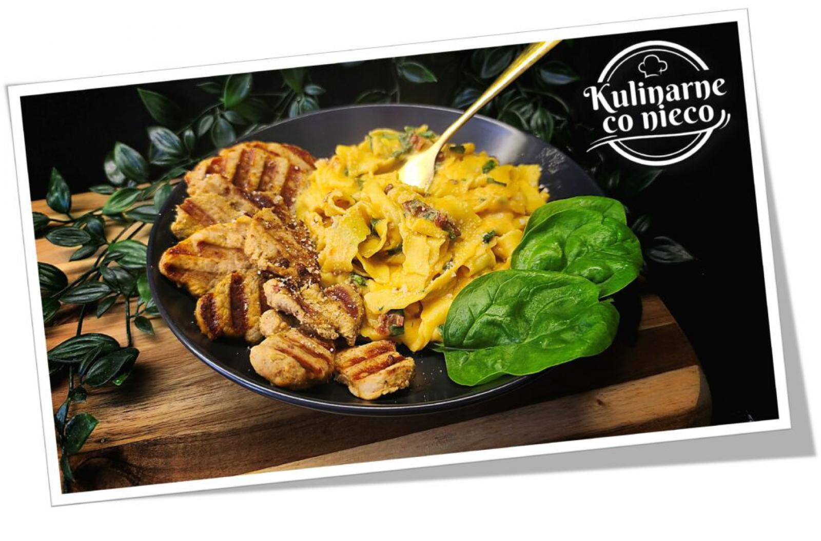 Dyniowe Fettuccine z Grillowaną Polędwiczką