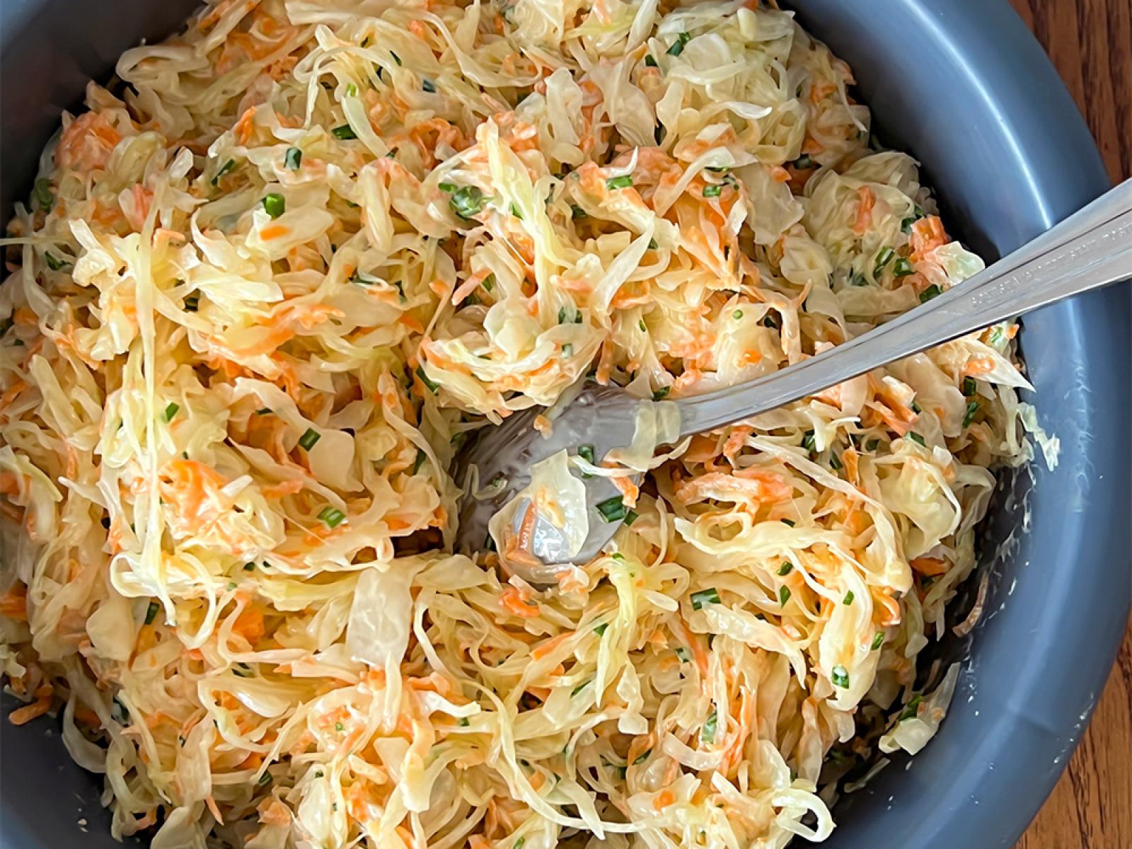 Surówka z kiszonej kapusty