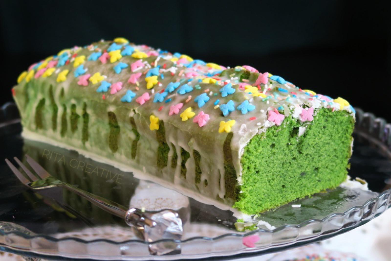 Babka szpinakowa z lukrem.