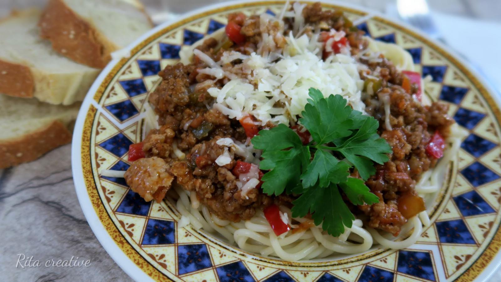 SPAGHETTI Z MIĘSEM MIELONYM