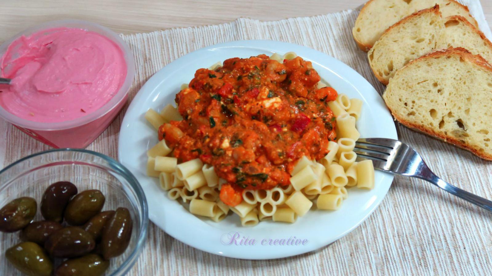 KREWETKI SAGANAKI - czyli krwetki w sosie pomidorowym z fetą.
