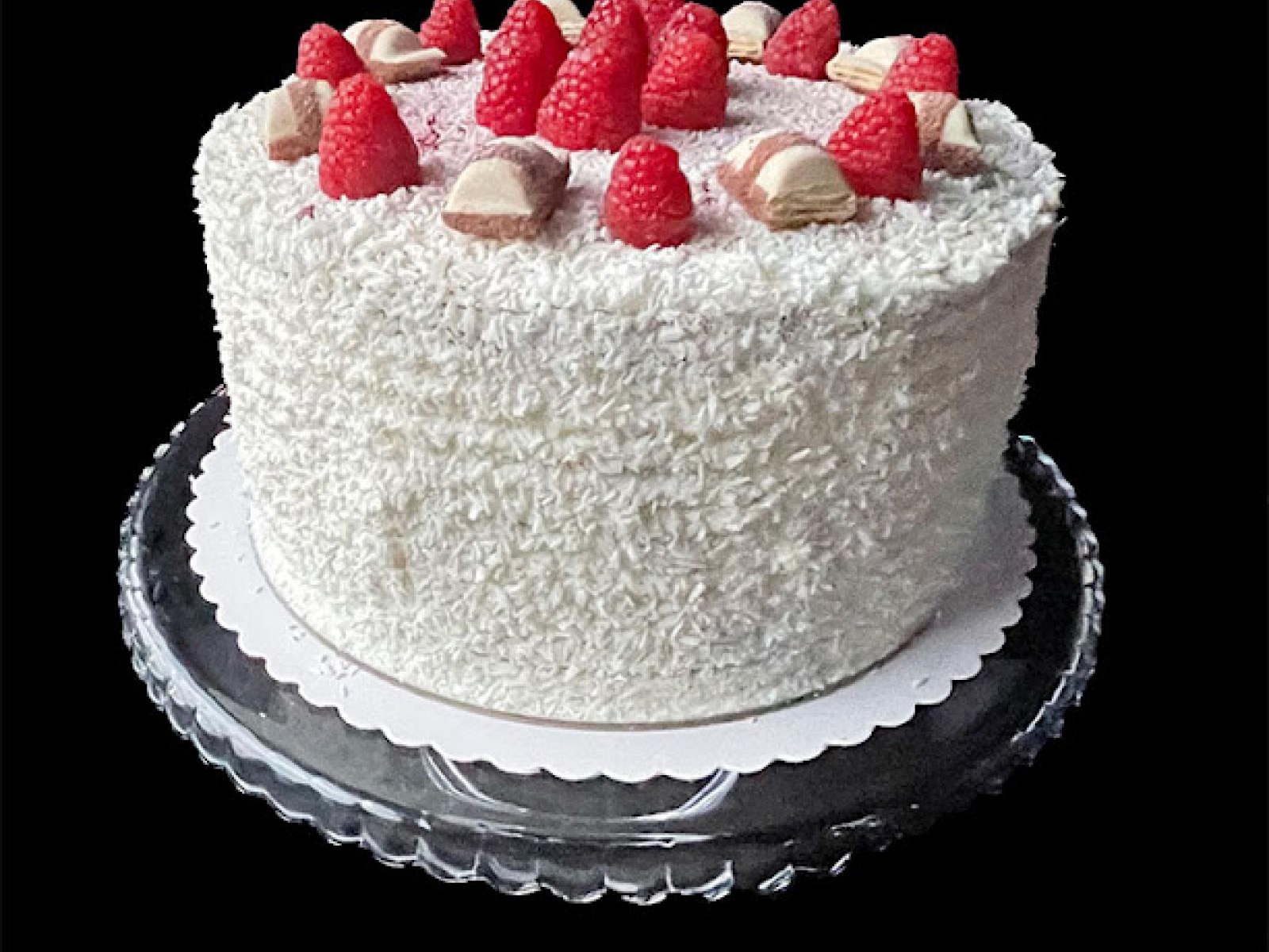 Tort biały z wiśniami i malinami -White Velvet