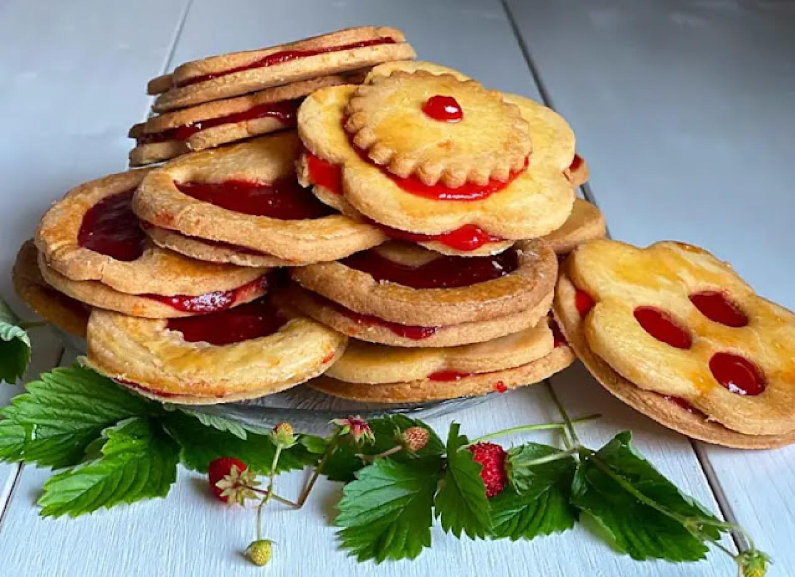 Ciasteczka francuskie z - marmoladą - truskawkową -mango
