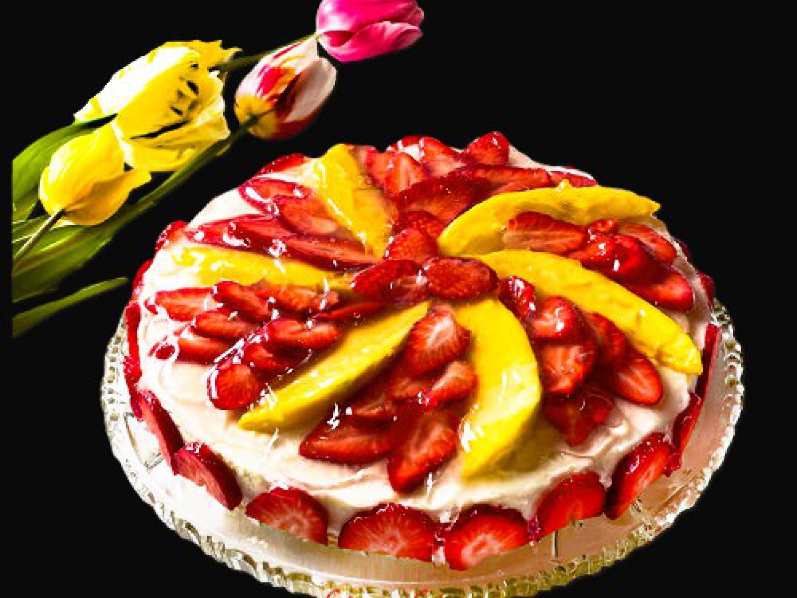 Tort -kokosowo – rumowy -z truskawkami i -mango