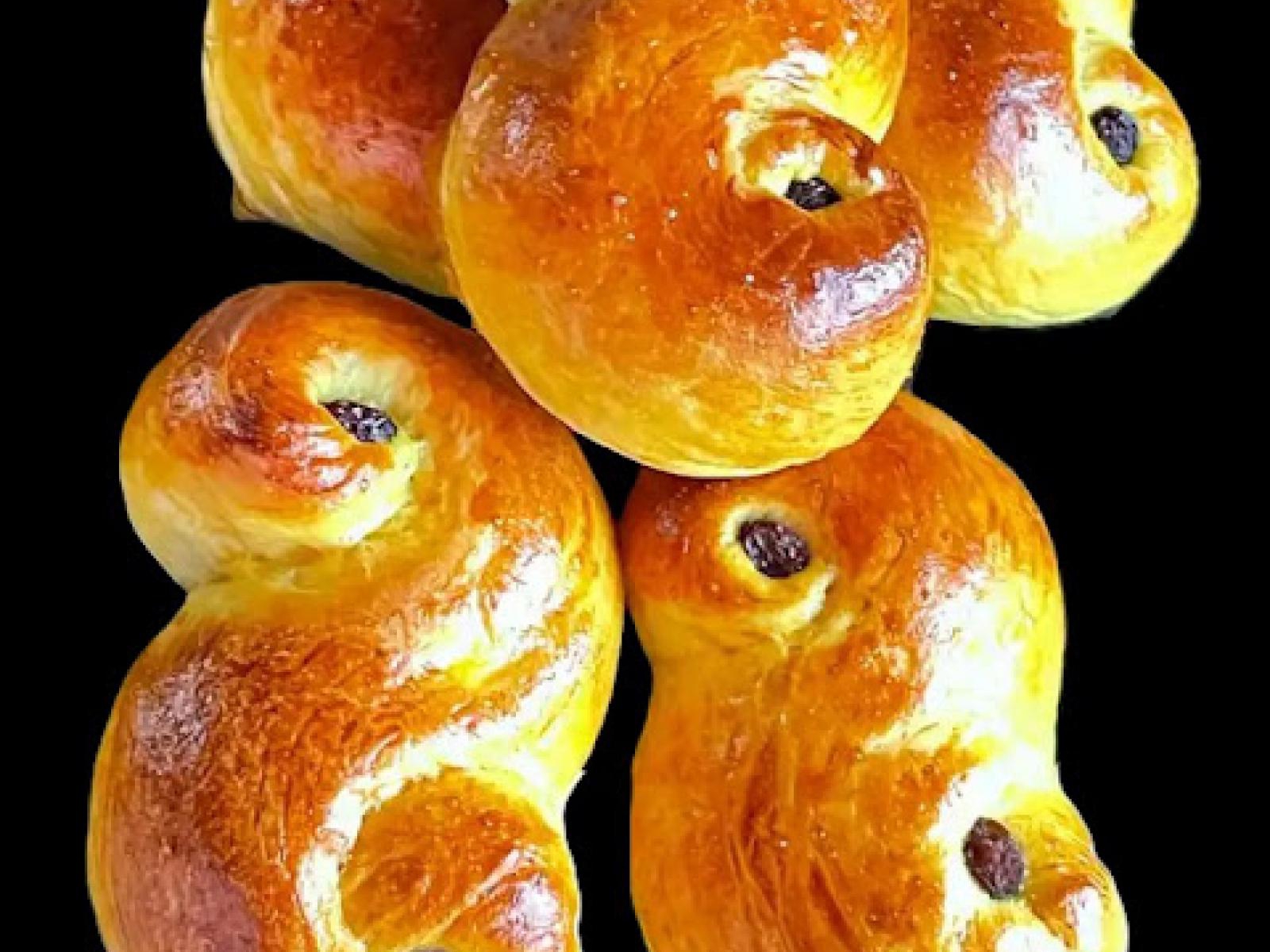 Lussekatter-szwedzkie-bułeczki -z -szafranem
