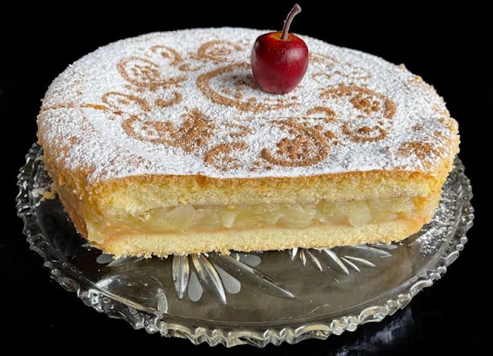 Biszkoptowy jabłecznik -jak puch