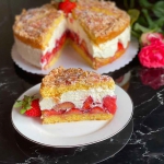 Tort truskawkowy z...