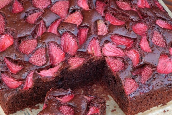 Ciasto czekoladowe - prościej się nie da, wilgotne i jak świeżo pieczone nawet następnego dnia