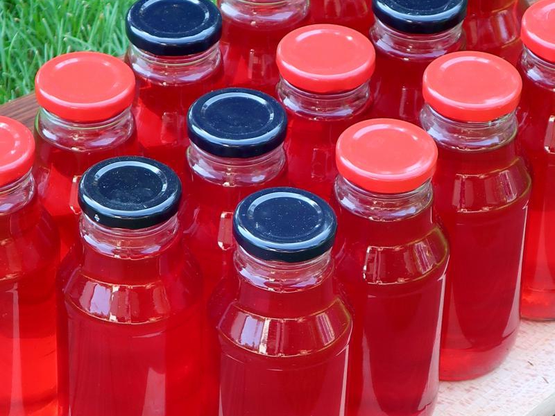 Syrop miętowy z truskawkami - najlepszy na upały