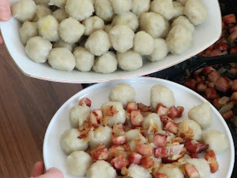 Ślepe kluski – genialny przepis na tani i pyszny obiad z ziemniaków