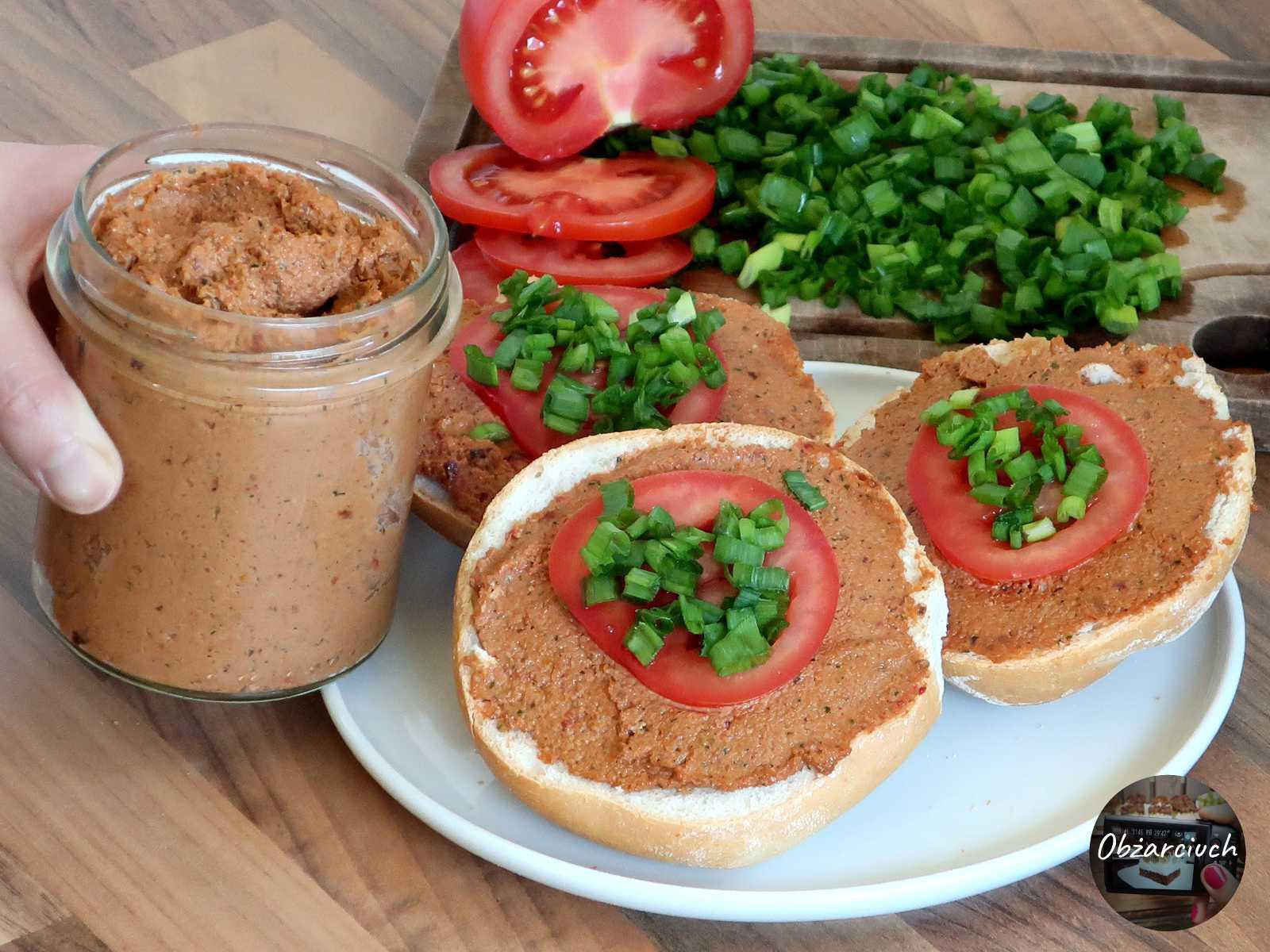 Humus ze słonecznika - jak zrobić tanią i obłędną pastę na śniadanie