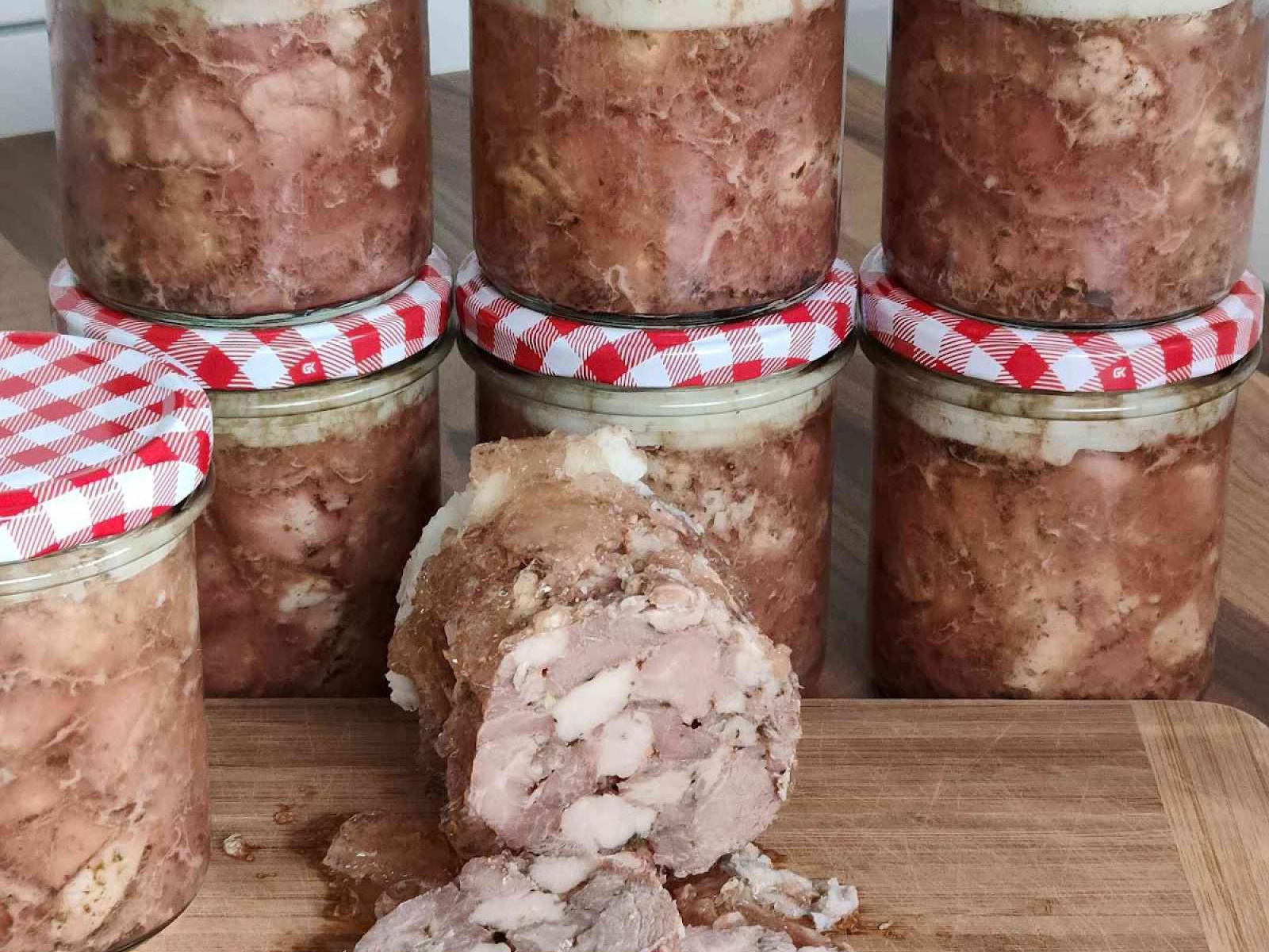 Domowa wieprzowina w słoiku – przepis krok po kroku na mięso w galarecie