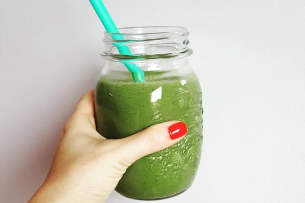 banan + imbir + spirulina + młody jęczmień + siemię + ostropest