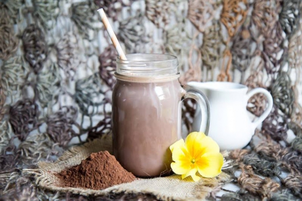 kakao + mleko roślinne + daktyle + wanilia + cynamon