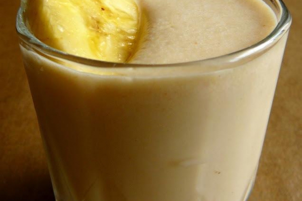 banan + masło orzechowe + mleko roślinne