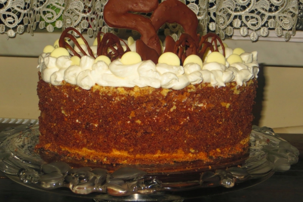 Tort czekoladowo-śmietankowy
