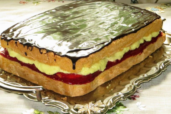 Ciasto z masą truskawkową i cytrynową pianką