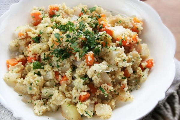Kalarepa duszona z warzywami i kuskusem (obiad w 15 minut)