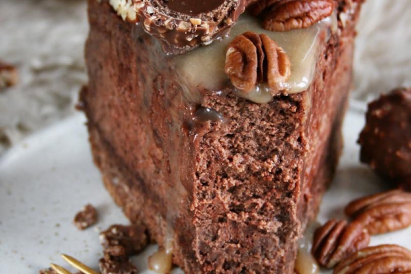 Aksamitny sernik czekoladowy ze słonym karmelem - nowy post na słodkich sio-smutkach