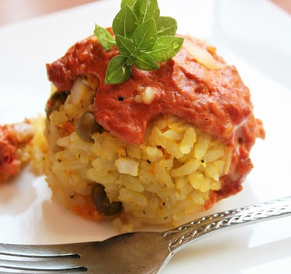 Kulki ryżowe zapiekane z sosem pomidorowym i serem