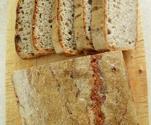 Ciemny chleb (pszenno - żytni) na zakwasie