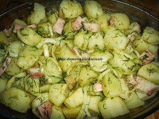 Pieczone ziemniaki [ z boczkiem , cebulką i koperkiem]